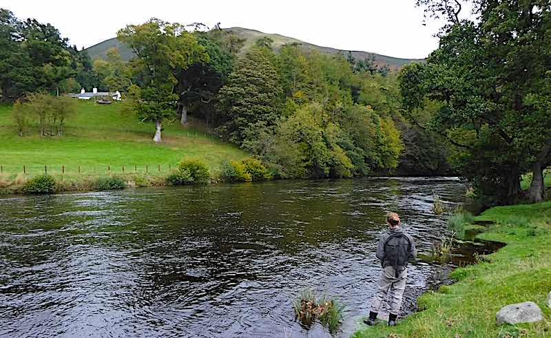 Salmon Guiding Success on the Welsh Dee A couple of salmon were caught on Tuesday but most anglers were having a tough time even thou the river was in good condition for salmon fishing. I agreed to do some salmon guiding for Ludwig but how did we get on...